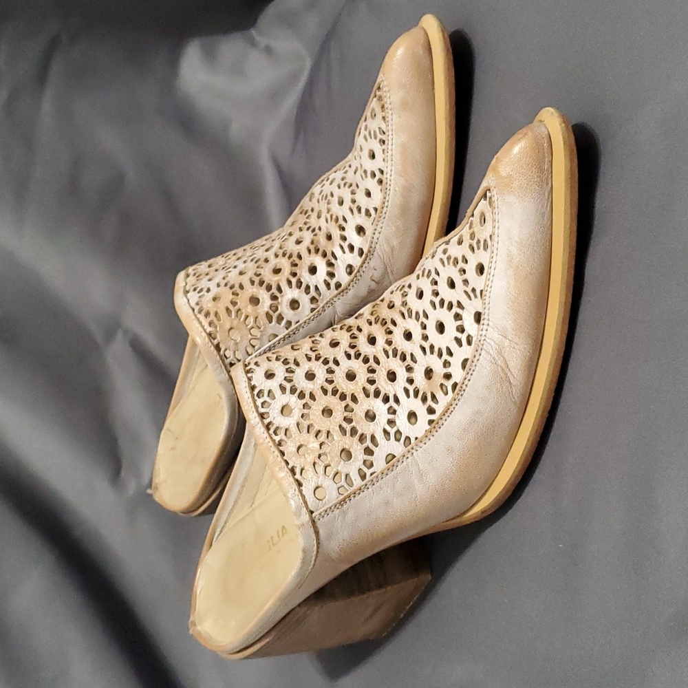 Sgariglia Luigi leather mules. Sz 6